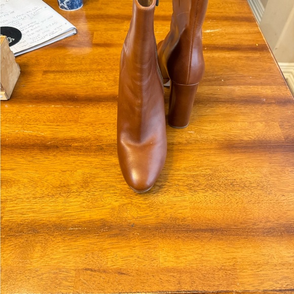 Michael Kors Frenchie platform mid-calf boots.
Size 9 - Worn once! - Picture 4 of 8